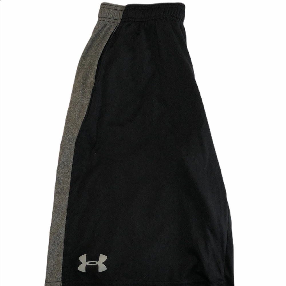 UNDER ARMOR YXL SHORTS *Good Condition